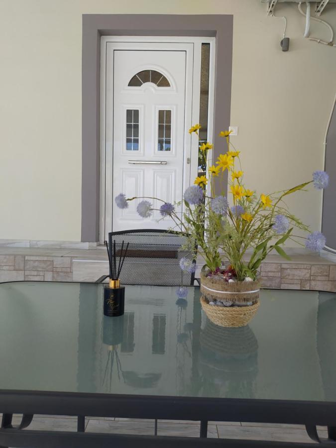 Just Constructed! Villa Gastuni Екстериор снимка